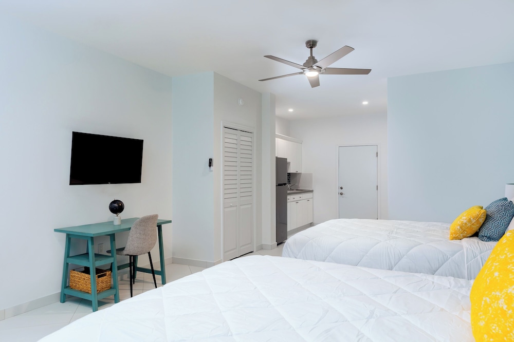 Deluxe Single Room, 2 Double Beds, Balcony
