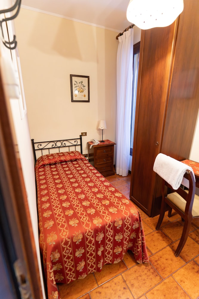 Economy Single Room, 1 Single Bed, Shared Bathroom photo 1