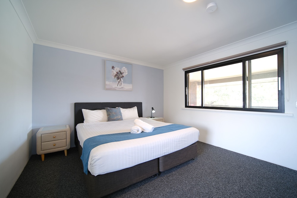 Lakeside Superior King Spa Room - Photo 1