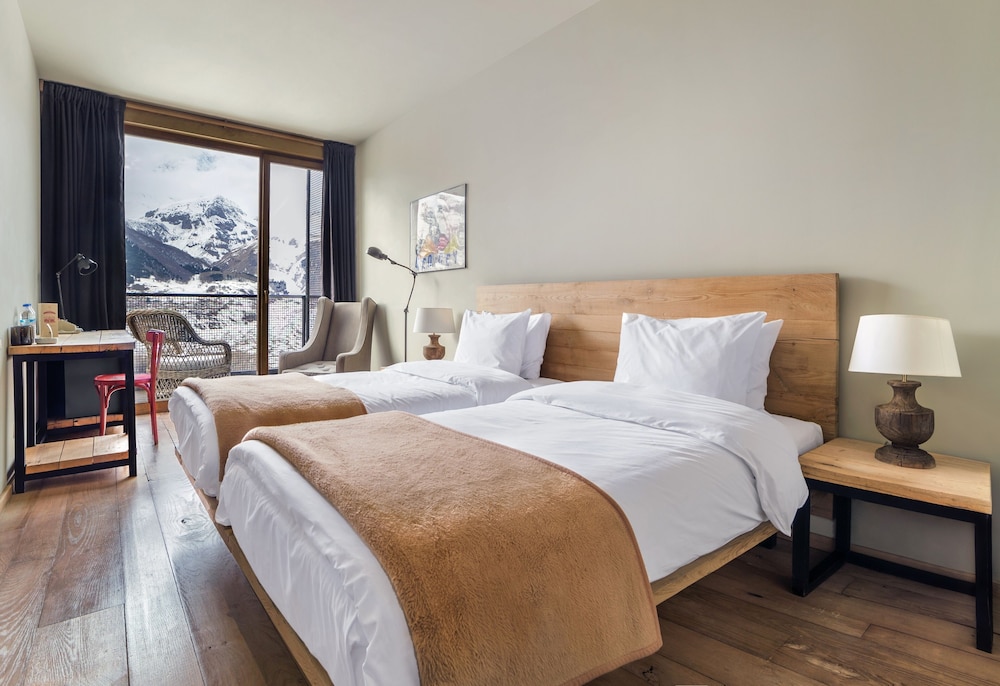 Twin Room (Mount Kazbegi View) photo 2