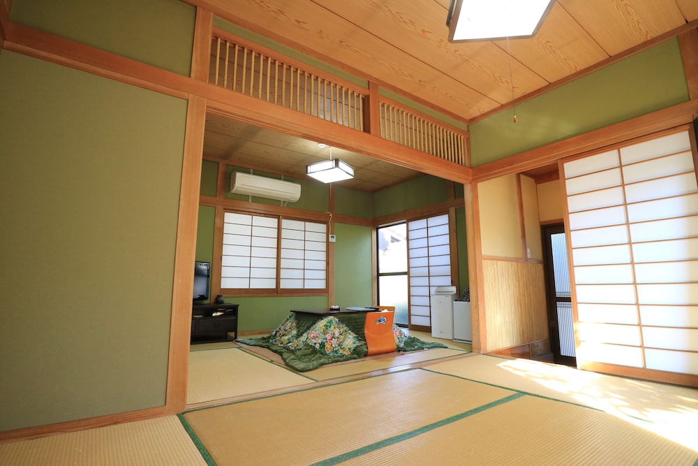 Triple Room with Shared Bathroom, Non Smoking photo 1