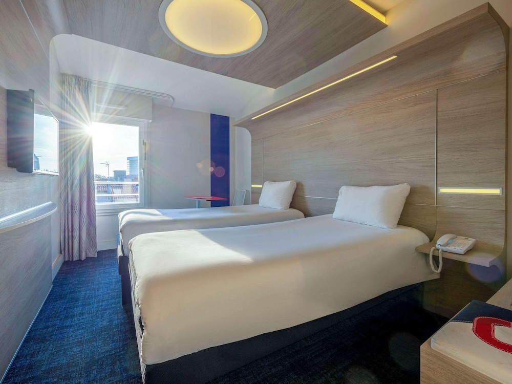 Standard Room, 2 Twin Beds - Photo 1