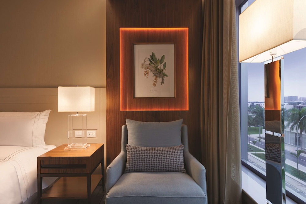 Classic Room, 1 King Bed, City View