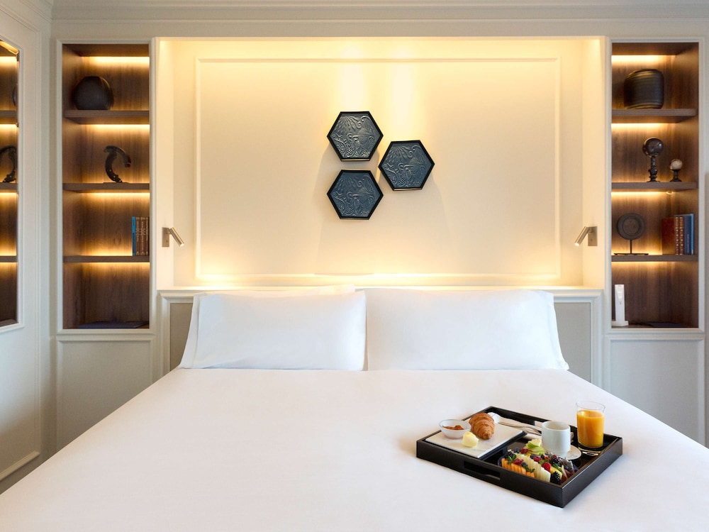Luxury Room, 1 King Bed, Balcony, Sea View