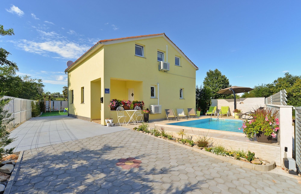 Standard House, 4 Bedrooms (0263) photo 2