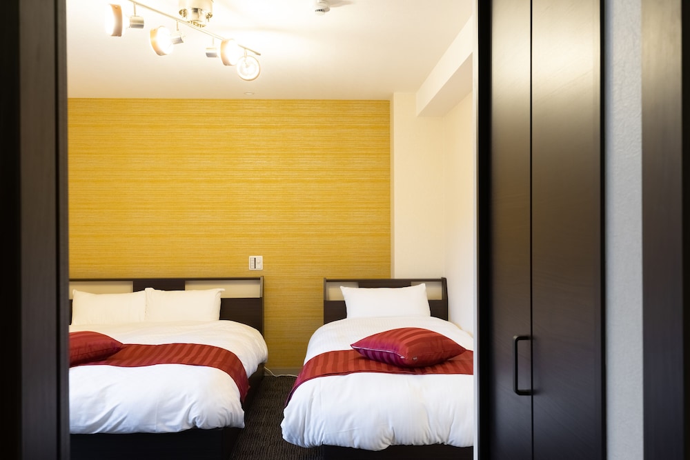 Room (402) photo 3