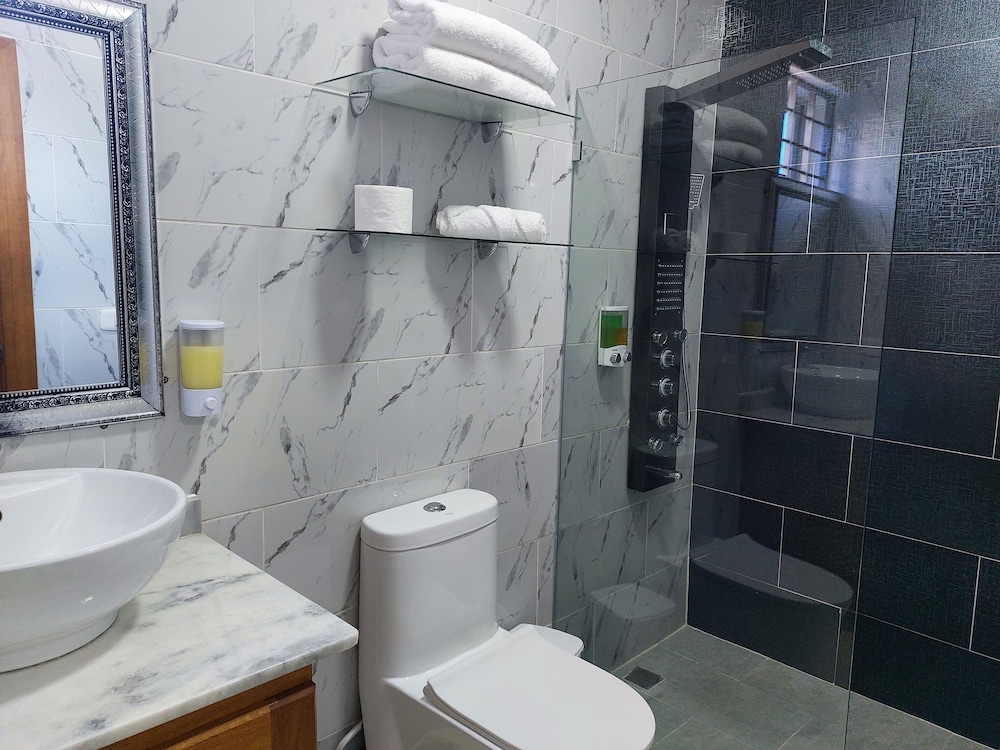 Comfort Double Room, 1 King Bed, Non Smoking, Courtyard View photo 2