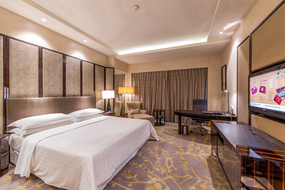 Room, 1 King Bed, River View - Photo 2