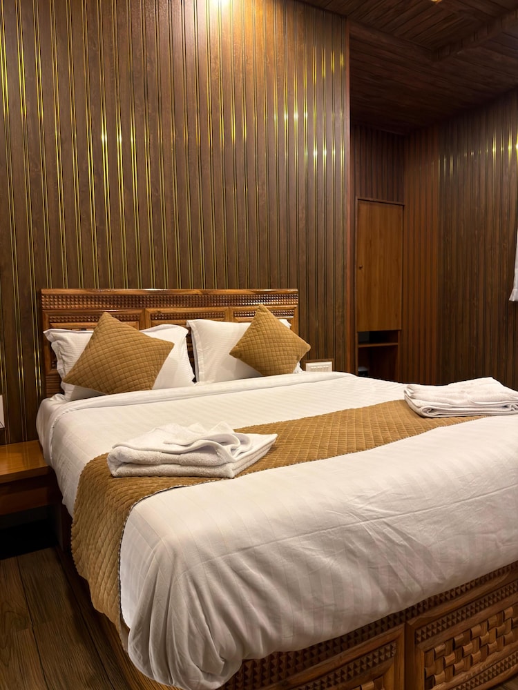 Executive Deluxe Valley Room