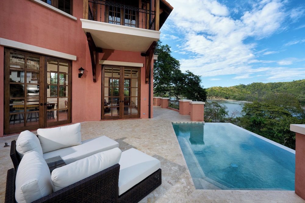 Villa Deluxe, Múltiples Camas, Piscina Privada, Vista al Océano (25 Punta Penca | 3 Dormitorios | 3.5 Baños)