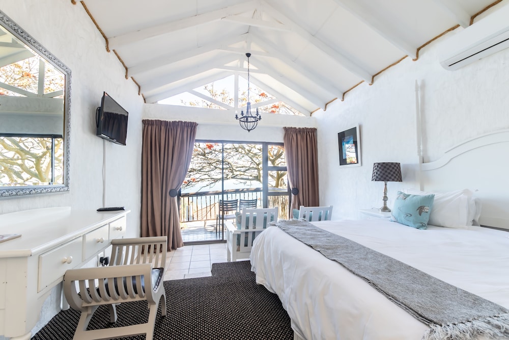 Classic Double or Twin Room, Balcony, Sea View photo 3