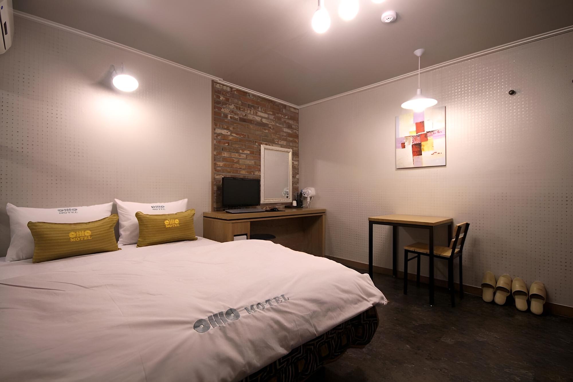 Room (Standard Room) - Photo 15