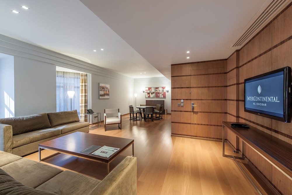 Suite, 1 Bedroom (Dining) - Photo 2
