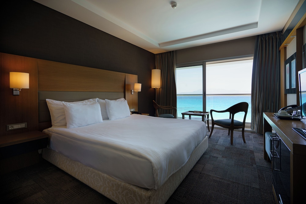 Standard Double Room Single Use, 1 Bedroom, Sea View photo 1