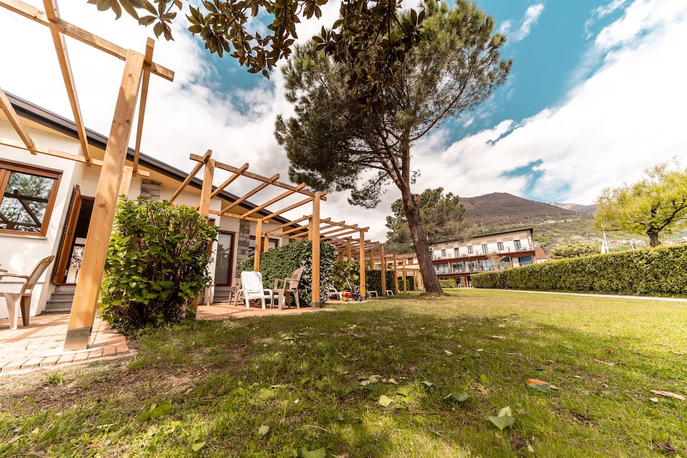 Bungalow, 1 Bedroom, Patio, Ground Floor photo 3
