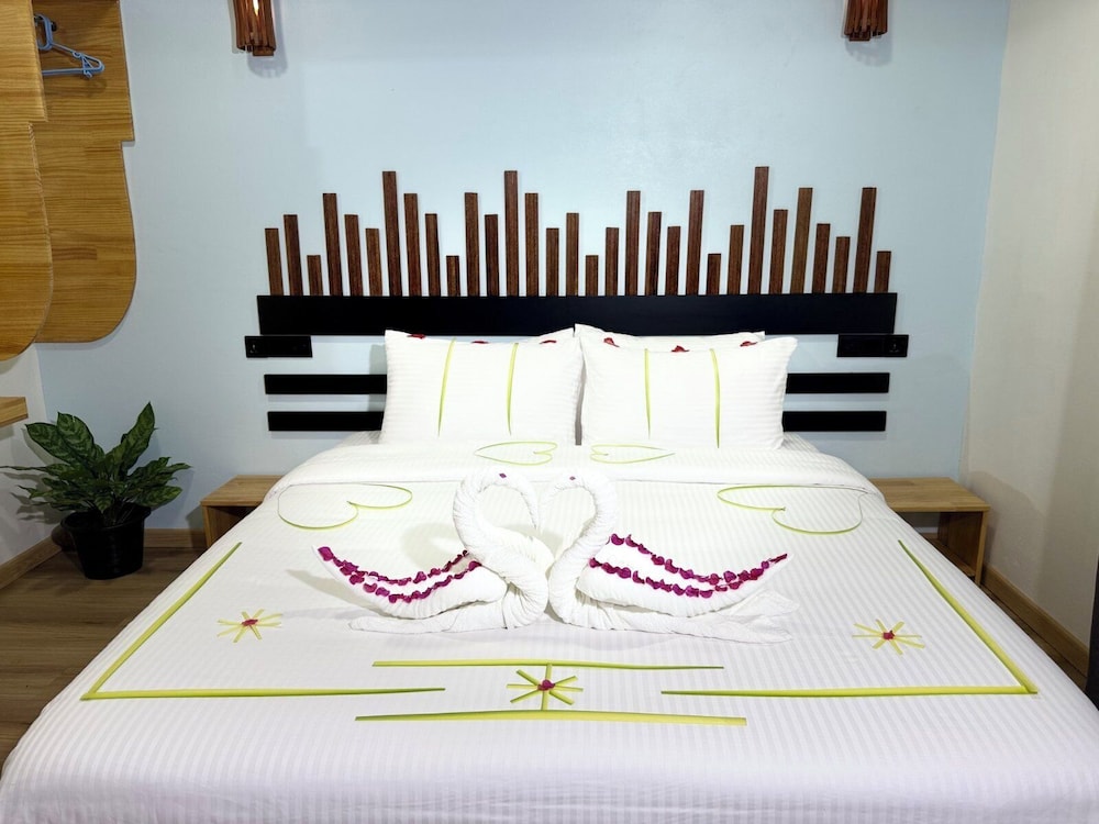 Deluxe Double or Twin Room, Balcony, Garden View
