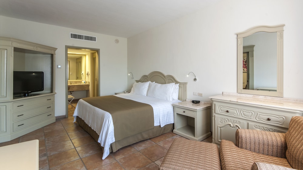 Suite, 1 Bedroom - Photo 6