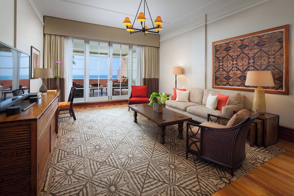 Prestige Oceanfront Suite, 1 Bedroom, 1 King + Sofa bed thumbnail 5