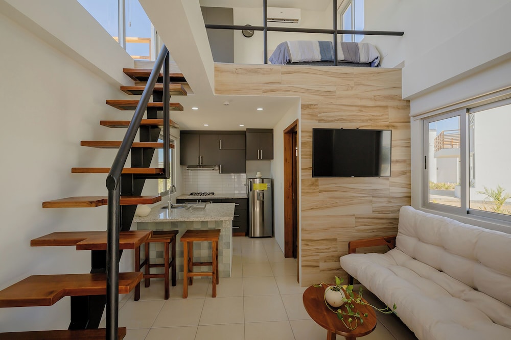 Comfort House, 1 Queen Bed with Sofa bed, Balcony photo 1