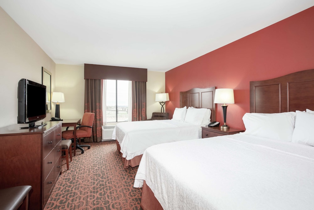 Two Queen Beds photo 3