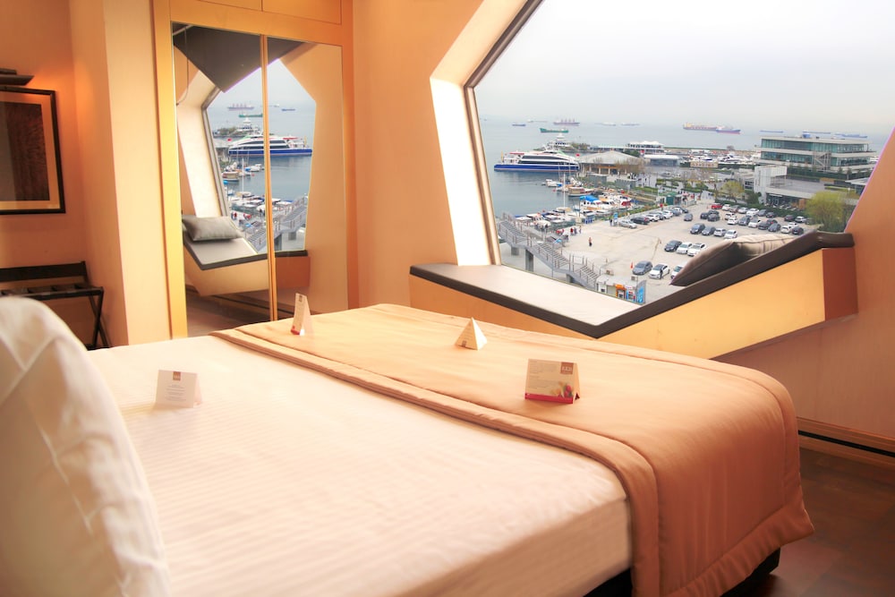 Sea View Premium Suite with Jacuzzi photo 2