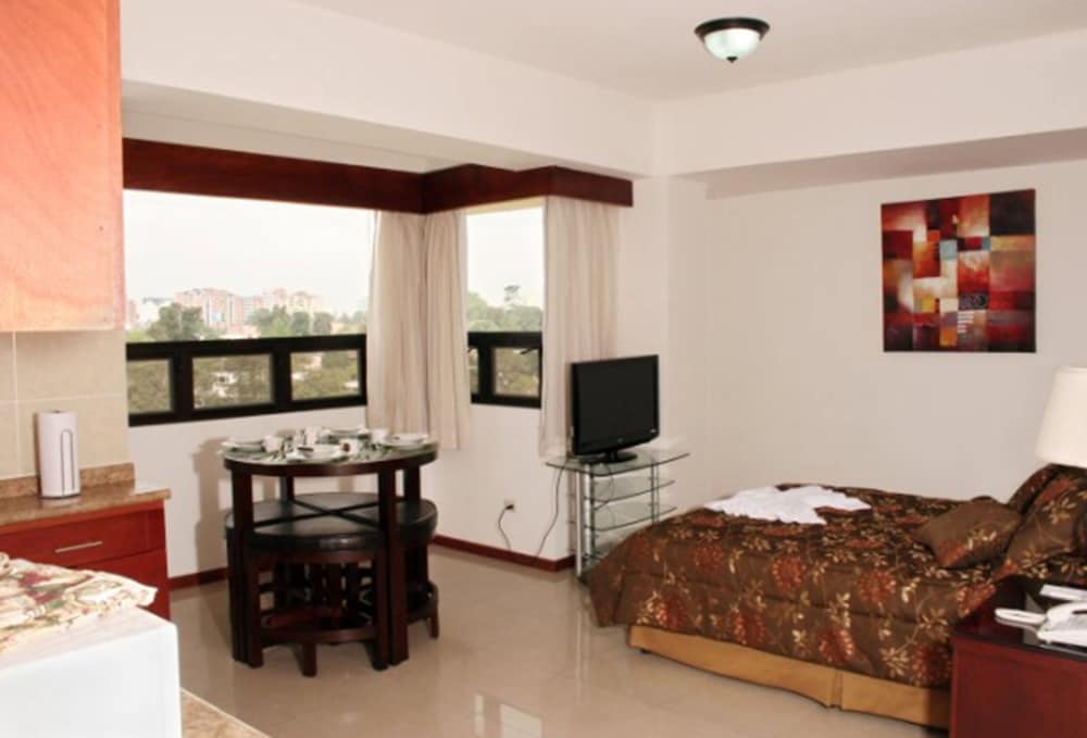 Standard Room, 1 King Bed photo 2