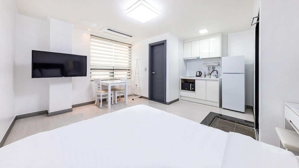 Basic Room, 1 Bedroom (204) - Photo 4