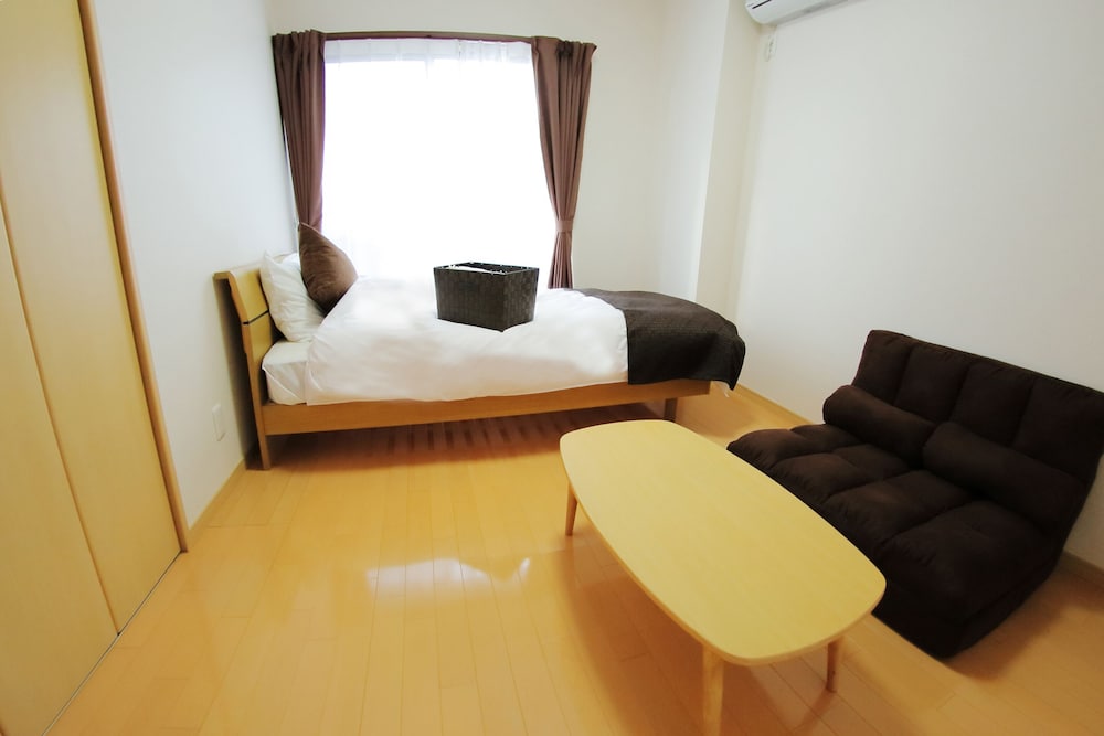 Triple Room, Shared Bathroom (Single Bed B) photo 1