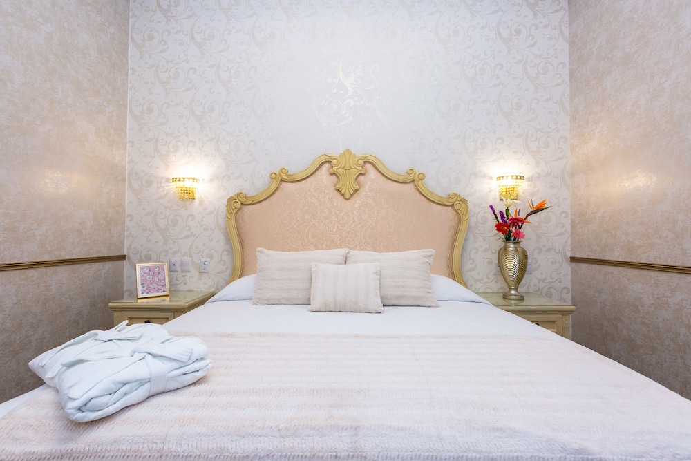 Master Suite, 1 King Bed photo 3