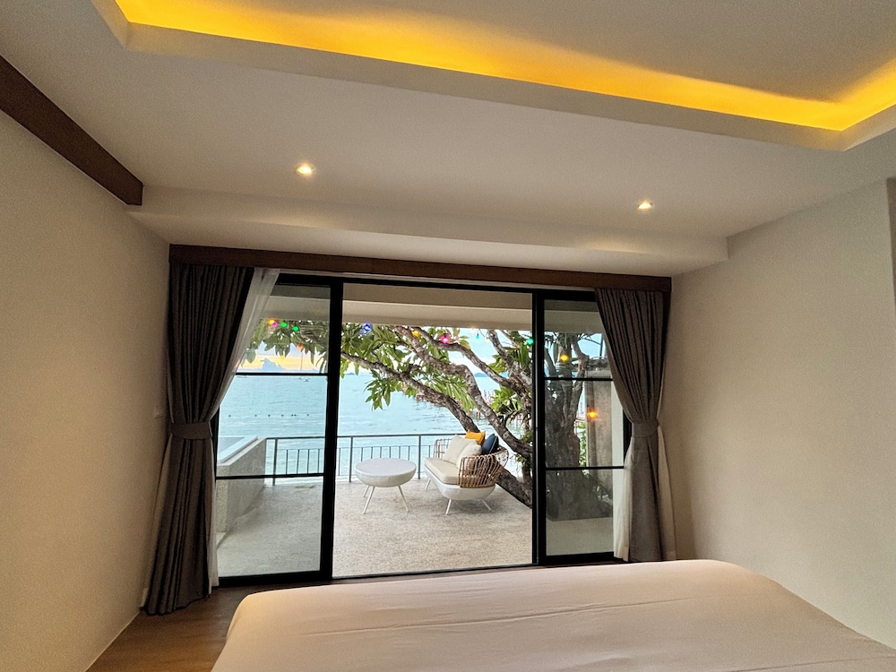 Beach Front Villa with One way Airport Transfer photo 3