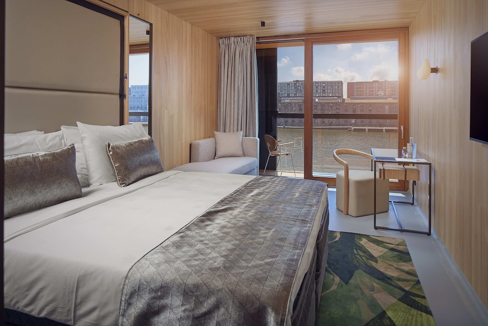 Superior Room, Bathtub (Waterfront) - Photo 1
