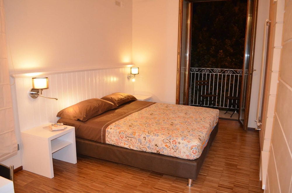 Deluxe Double Room, Balcony photo 2