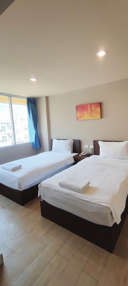 Standard Twin Room - Photo 1