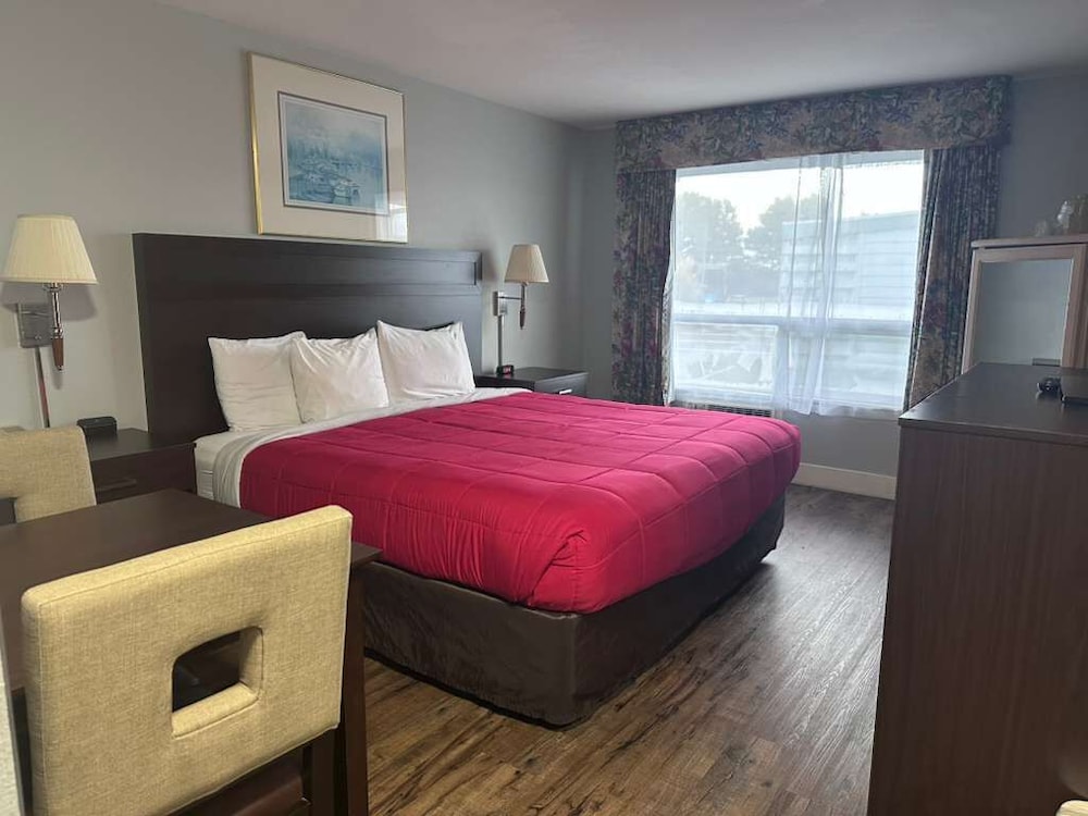 Basic Room, 1 Queen Bed, Non Smoking