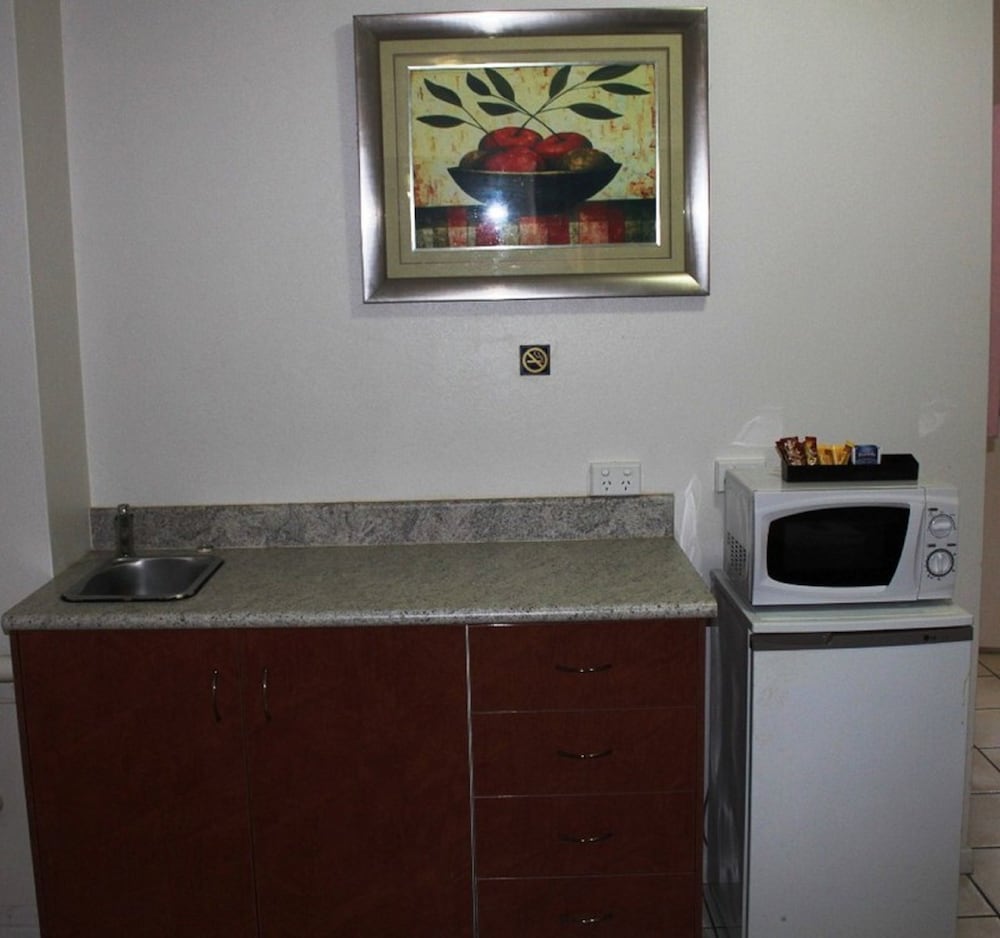 Sunset Apartments - Photo 4