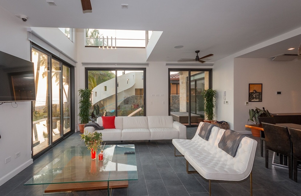 Condo, 6 Bedrooms