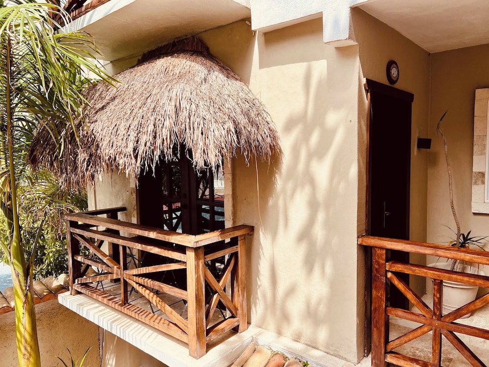 Junior Suite, 1 King Bed, Balcony photo 3