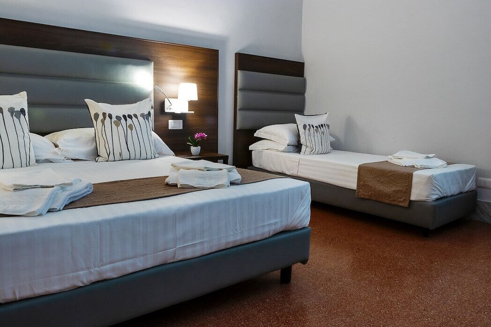 Executive Triple Room, Multiple Beds, Non Smoking photo 3