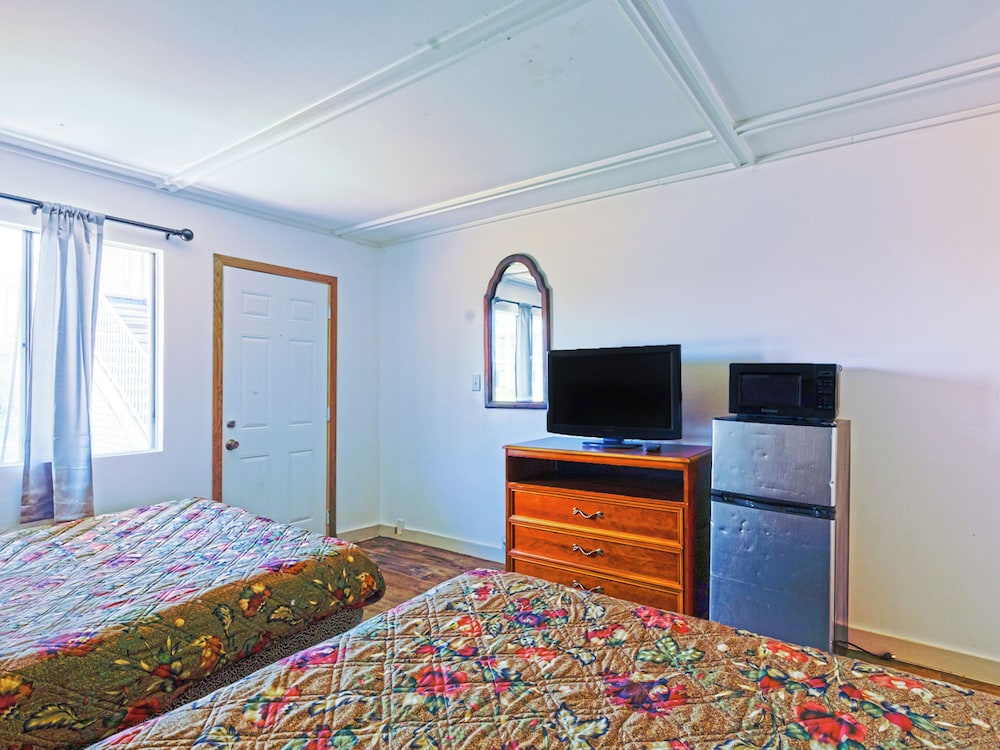 Room, 2 Queen Beds, Non Smoking photo 3