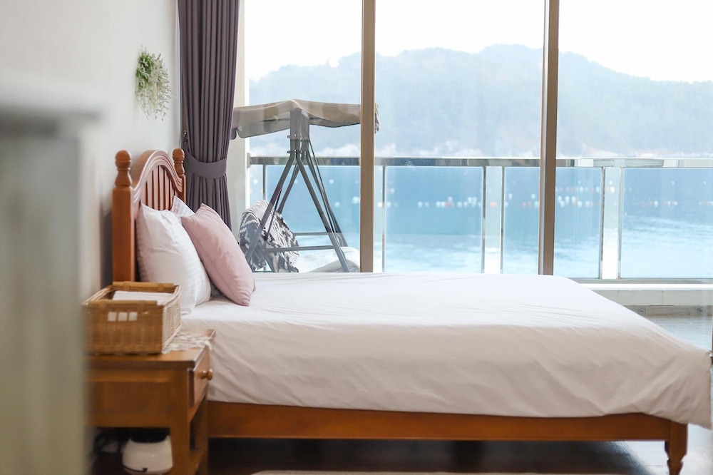 Basic Room, 1 Bedroom (202 (Oceanview)) - Photo 7
