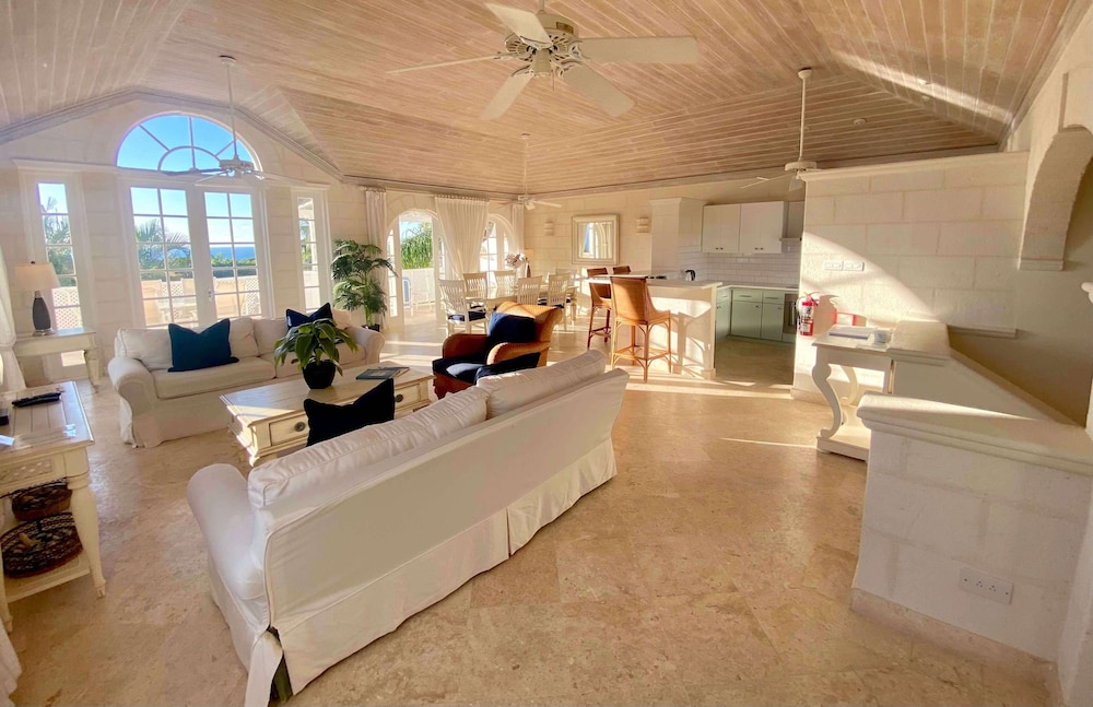 Luxury Townhome, 2 Bedrooms, Balcony, Courtyard Area