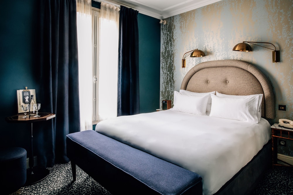 Room (Pigalle)