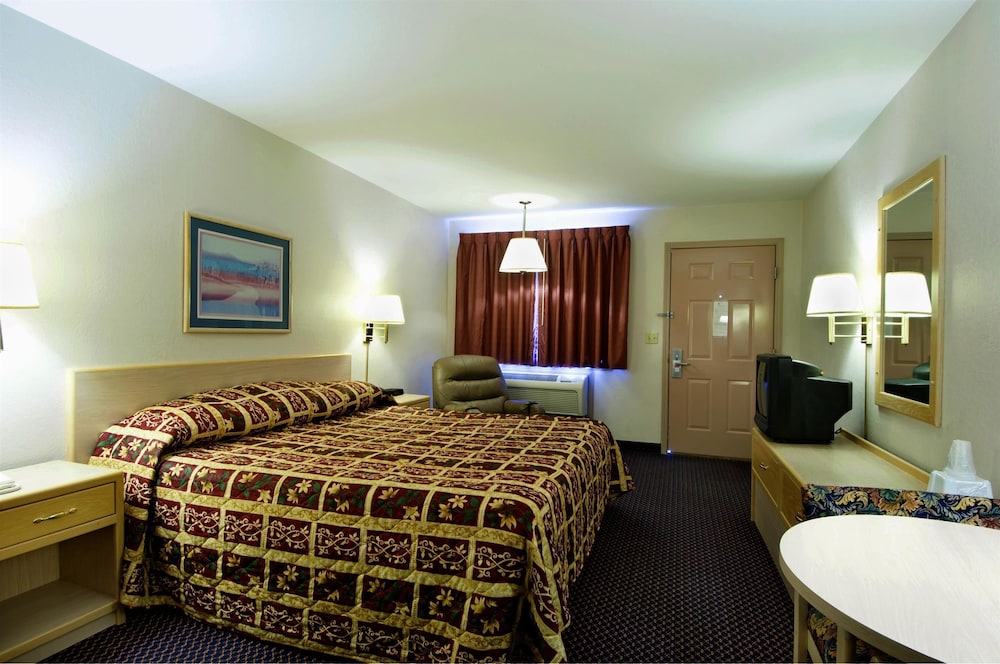 Room, 1 King Bed, Non Smoking - Photo 1