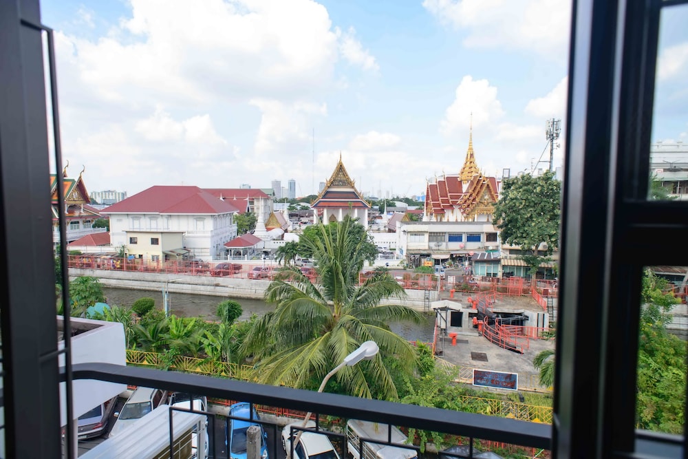 Design Double Room, 1 King Bed, Non Smoking, City View photo 2