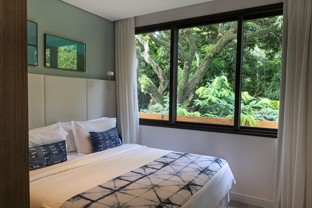 Suite - Photo 1