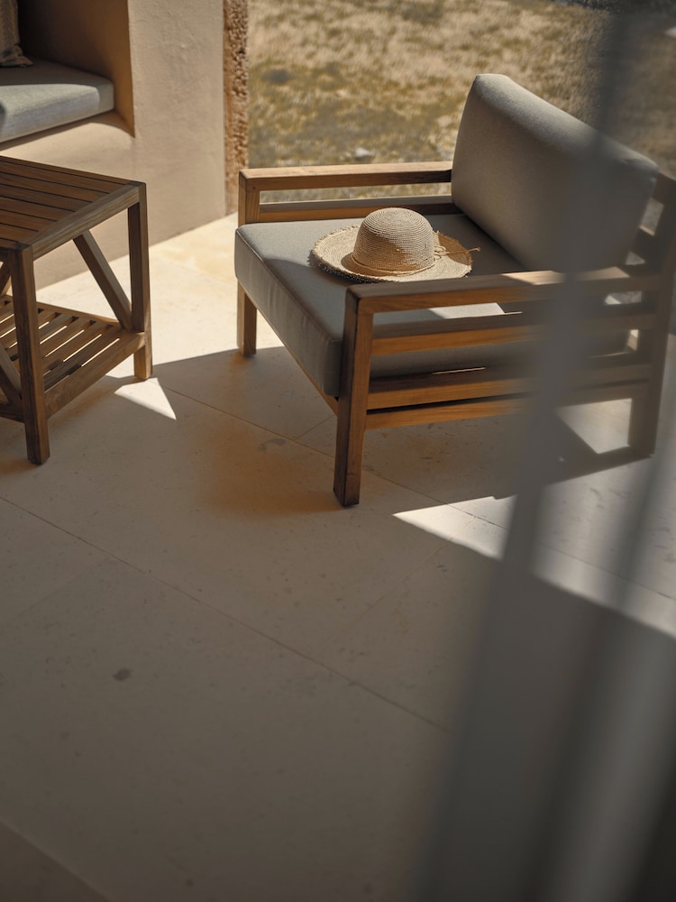 Room, 1 King Bed, Terrace (Residence) - Photo 9