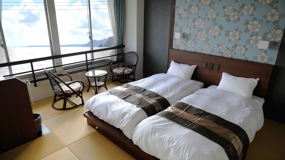 Basic Twin Room, 2 Twin Beds, Non Smoking, Ocean View photo 1