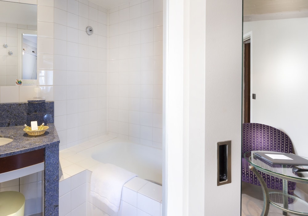 Junior Suite (Eiffel Tower) photo 3