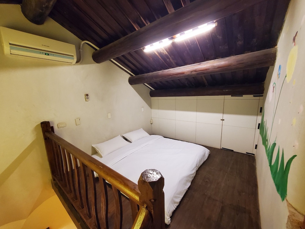 Traditional Quadruple Room - Photo 3