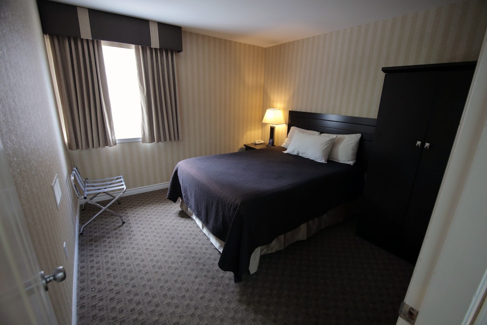 Suite, 1 Queen Bed with Sofa bed, Non Smoking, Kitchenette - Photo 2
